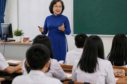 Nh&agrave; gi&aacute;o nghỉ hưu được k&yacute; hợp đồng dạy to&agrave;n thời gian