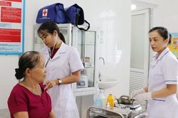 Xử lý bất cập cho trạm y tế tuyến xã