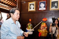 Chủ tịch Quốc hội Trần Thanh Mẫn viếng Anh hùng liệt sĩ Võ Thị Sáu, thăm Bà mẹ Việt Nam Anh hùng