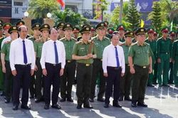 Đại tướng Lương Tam Quang thăm, tặng quà người có công với cách mạng tại Gia Lai