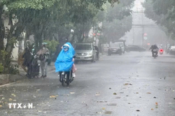 Cảnh báo mưa dông kèm lốc sét và mưa đá tại Hà Nội