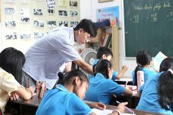 Miễn phí sách giáo khoa: Những người mẹ xóm trọ nhẹ nỗi lo cơm áo