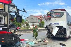 2 xe khách va chạm trên quốc lộ 1 ở Hà Tĩnh, 4 người thương vong