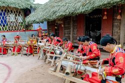 Sắc màu thổ cẩm Pà Thẻn