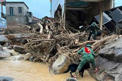 Trường Trung cấp 24 Biên phòng triển khai chó nghiệp vụ tìm kiếm người mất tích tại Mường Than