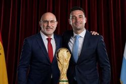 Sự tương đồng kỳ diệu giữa Lionel Scaloni và Luis De la Fuente