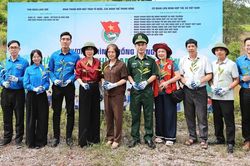 Hàng nghìn cây giống, nhiều công trình tuổi trẻ đến với vùng biên Chi Ma