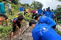 Tuổi trẻ Trung ương Đoàn chào cờ 'Tôi yêu Tổ quốc tôi', trao nguồn lực xã biên giới
