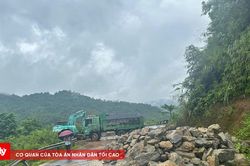 Bộ Xây dựng chỉ đạo rà soát điểm sạt lở, phân luồng giao thông từ xa