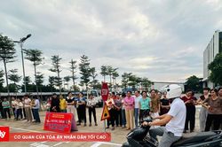 CSGT Thái Nguyên hướng dẫn kỹ năng lái xe an toàn cho hàng nghìn công nhân