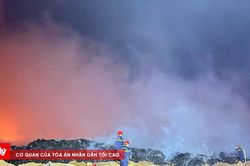 Bãi rác Nghi Yên bùng cháy dữ dội