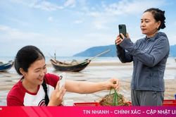 Phụ nữ vùng biển Hà Tĩnh kể chuyện quê hương bằng video