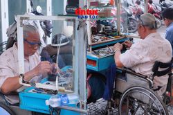 Người thợ sửa đồng hồ và ánh hào quang của nhà vô địch đua xe lăn