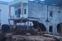 Mưa lớn dồn dập kéo dài, Bắc Bộ đối mặt nguy cơ lũ quét, sạt lở đất đến khi nào?