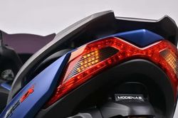 Xe tay ga 250cc, phanh ABS 2 kênh, giá hơn 110 triệu đồng