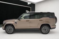 SUV dài gần 5,3 mét, mạnh 598 mã lực, giá chưa tới 900 triệu đồng