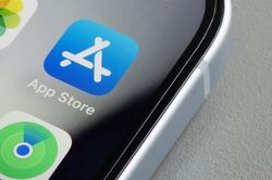 Tin nóng công nghệ 19/7: Apple, Google bị yêu cầu gỡ ứng dụng AI tạo ảnh khỏa thân giả