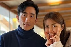 Khoảnh khắc lãng mạn của Cha In Pyo bên vợ sau 31 năm cưới