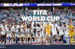 Anh 6-4 Ph&aacute;p: 'Tam sư' gi&agrave;nh hạng Ba World Cup 2026 sau m&agrave;n rượt đuổi 10 b&agrave;n thắng