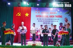Sư đoàn 341 khen thưởng con em cán bộ, nhân viên đạt thành tích cao trong học tập