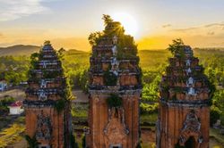 Dấu son Champa dưới bóng tháp Dương Long