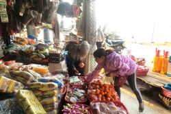 Đảm bảo cung ứng đủ h&agrave;ng h&oacute;a m&ugrave;a mưa lũ