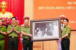 Đại tướng Lương Tam Quang làm việc với Công an tỉnh Gia Lai