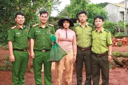 Người dân xã Đức Cơ giao nộp 1 cá thể kỳ đà quý hiếm