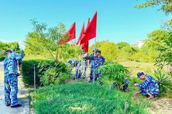 Tuổi trẻ Trung tâm Huấn luyện Vùng 4 Hải quân tổ chức 'Ngày Chủ nhật xanh'