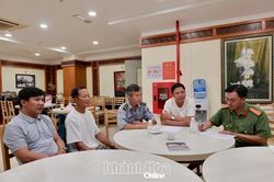 Tiến hành làm việc, đề xuất xử phạt 50 triệu đồng đối với 2 du khách khai thác san hô trái phép khu vực biển Hòn Chồng - Đặng Tất