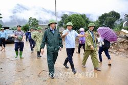 Thứ trưởng Bộ Nông nghiệp và Môi trường Nguyễn Hoàng Hiệp kiểm tra, chỉ đạo khắc phục hậu quả lũ quét tại xã Mường Than