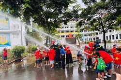 Phường Lào Cai: Sôi nổi chương trình trải nghiệm 'Em tập làm chiến sĩ Cảnh sát PCCC' cho thanh thiếu nhi