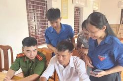 Chuyển đổi số hướng tới phục vụ người dân