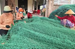 Sinh kế nơi làng biển