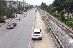 Vạch phân làn, nếp sống mới trên tuyến đường Việt Bắc