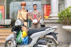 Hà Nội: CSGT phát hiện kẻ trộm xe máy từ vụ tai nạn giao thông