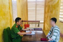 Giữ bình yên phía sau cánh cổng thép