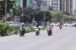 Hà Nội: Ngày nắng gắt, chiều tối xuất hiện mưa dông