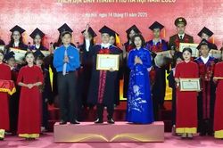 Từ 1/7/2026, sinh viên tốt nghiệp xuất sắc được xét tuyển viên chức