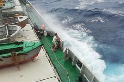 Bão biển Trường Sa