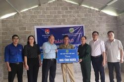 Bàn giao nhà tình nghĩa cho cựu Thanh niên xung phong tại xã Tam Kim