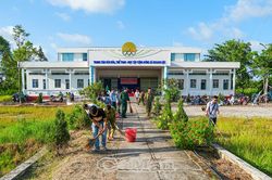 X&atilde; Trần Văn Thời ra qu&acirc;n hưởng ứng Tuần lễ vệ sinh m&ocirc;i trường