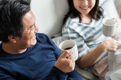 Vì sao nhiều phụ nữ sau tuổi 50 lại e dè với đàn ông?