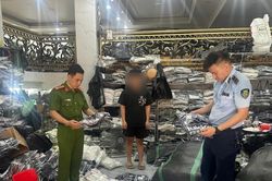 Phát hiện 33.670 quần áo nghi giả nhãn hiệu nổi tiếng, trị giá trên 4 tỷ đồng