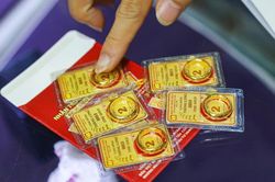 Giá vàng hôm nay 19/7: Đứng ở ngưỡng thấp