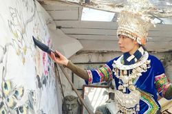 Suýt bị hỏa táng do nhầm lẫn, người phụ nữ 'hồi sinh' trở thành họa sĩ tài năng