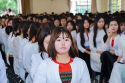 Nhiều ch&iacute;nh s&aacute;ch ưu ti&ecirc;n đặc biệt với học sinh d&acirc;n tộc thiểu số rất &iacute;t người