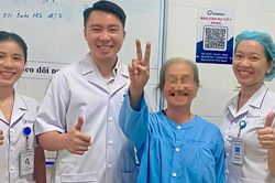 Cụ bà 70 tuổi để quên vòng tránh thai suốt 40 năm trong tử cung