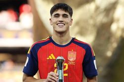 Pau Cubarsí - chàng trung vệ điển trai 19 tuổi gây bất ngờ tại World Cup 2026