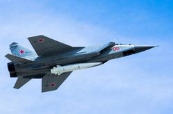 Vì sao Nga duy trì tới 40 tiêm kích MiG-31 mang 'dao găm' Kinzhal trong khi chỉ có 100 tên lửa này trong kho?